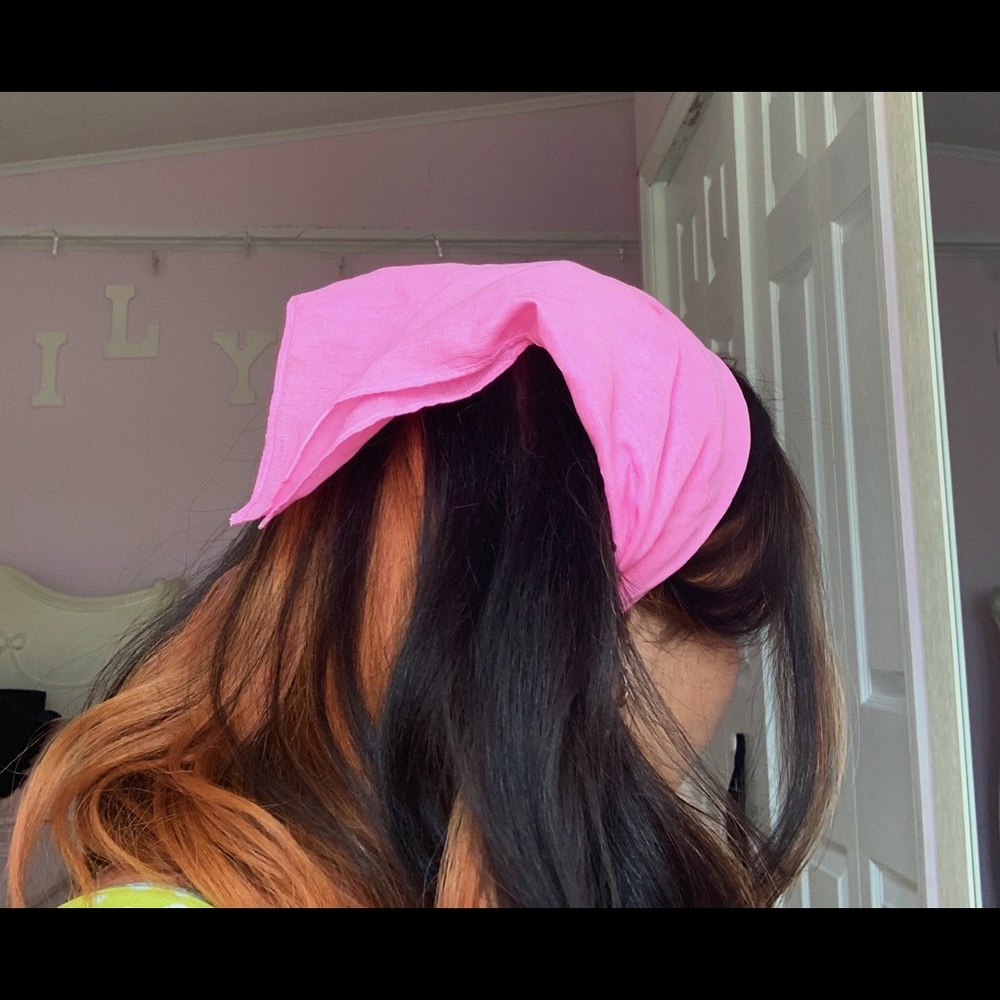 SOLID LIGHT PINK BANDANA 💗